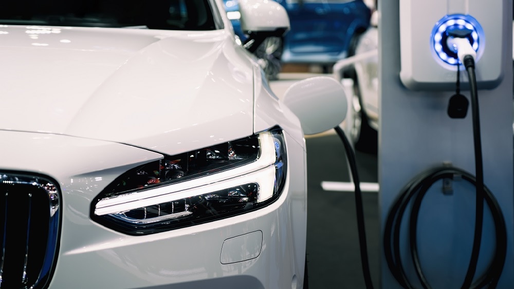 Auto wird elektrisch aufgeladen