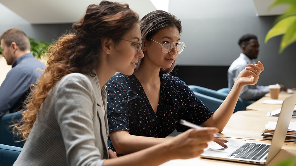 mentor explaining AI project 