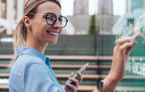 Kuvituskuva: Asiantuntijan johdolla etenevä fasilitoitu työpajatyöskentely on toimiva tapa edetä tekoälymatkalla.